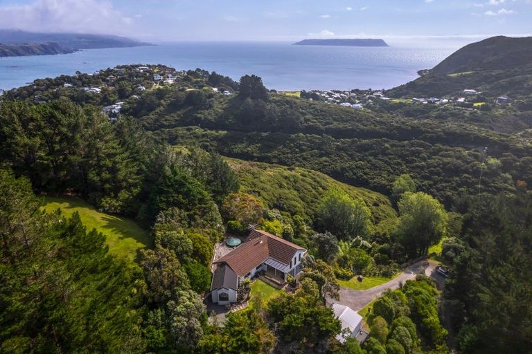 Photo of property in 104 Airlie Road, Plimmerton, Porirua, 5026