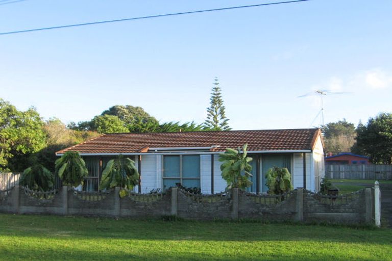 Photo of property in 6 Hemara Street, Waikanae Beach, Waikanae, 5036