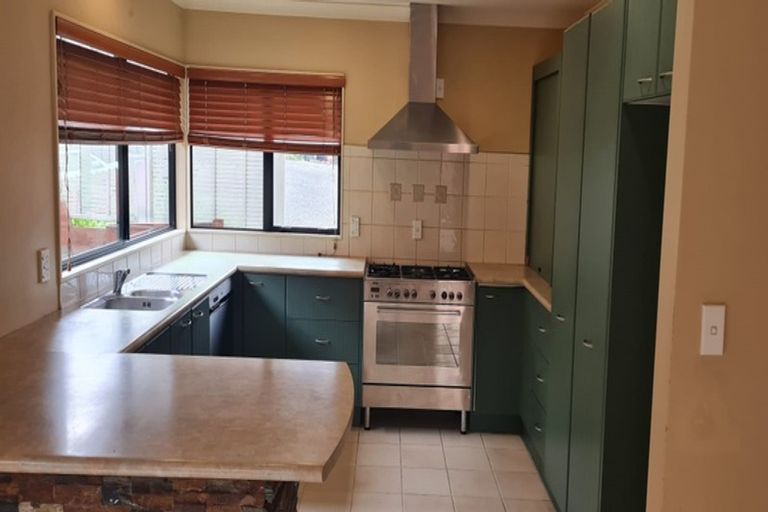 Photo of property in 24 Vireya Court, Goodwood Heights, Auckland, 2105