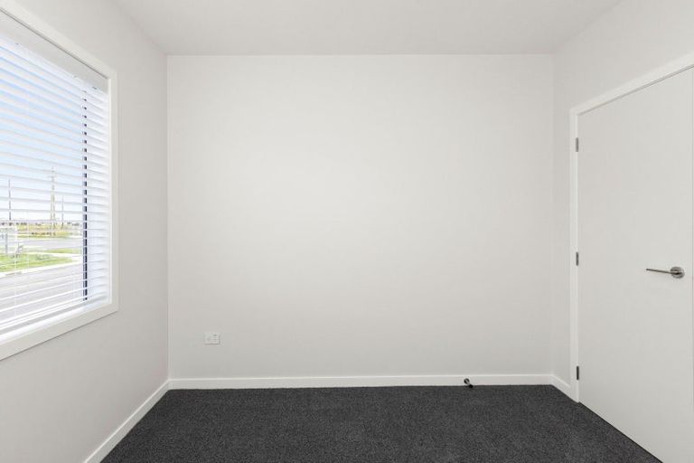 Photo of property in 102 Eriksen Road, Te Awa, Napier, 4110