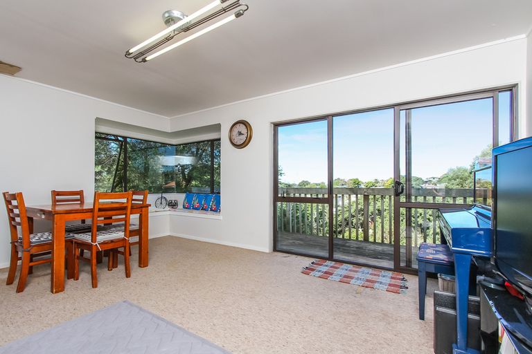 Photo of property in 92 Lincoln Park Avenue, Massey, Auckland, 0614