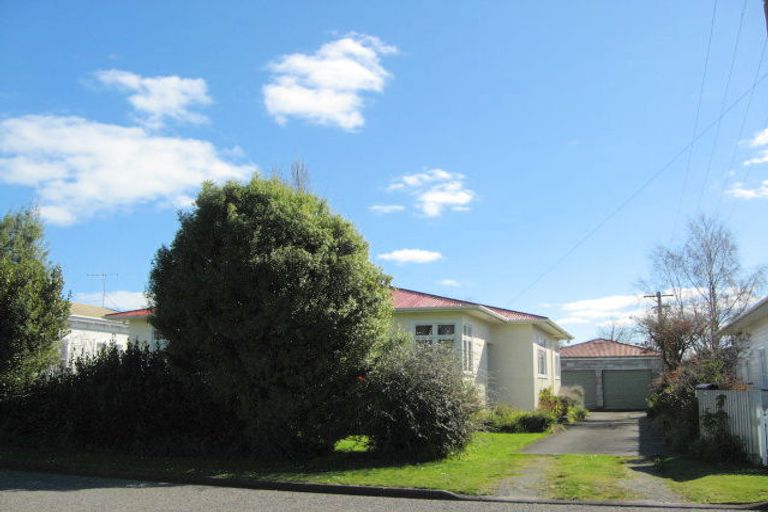 Photo of property in 6 Robert Street, Marton, 4710