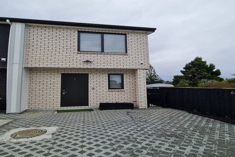 Photo of property in 6/532 Glenfield Road, Glenfield, Auckland, 0629