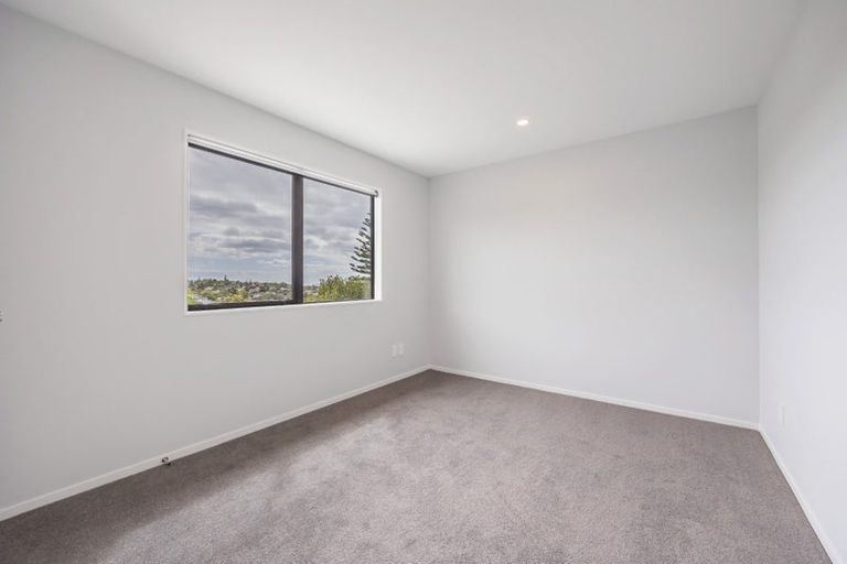 Photo of property in 3a Nor'east Drive, Northcross, Auckland, 0632