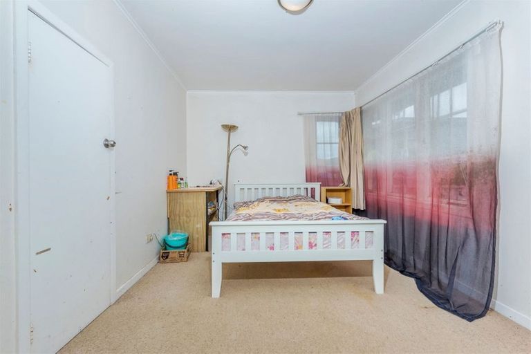 Photo of property in 5 Toru Street, Te Atatu Peninsula, Auckland, 0610