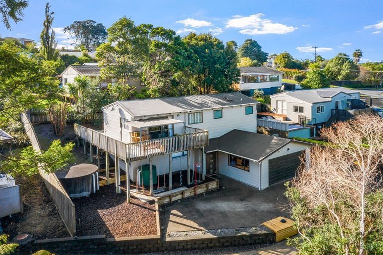 Photo of property in 52a D'oyly Drive, Stanmore Bay, Whangaparaoa, 0932