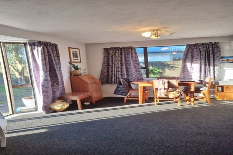 Photo of property in 12 Farm Lane, Parklands, Christchurch, 8083