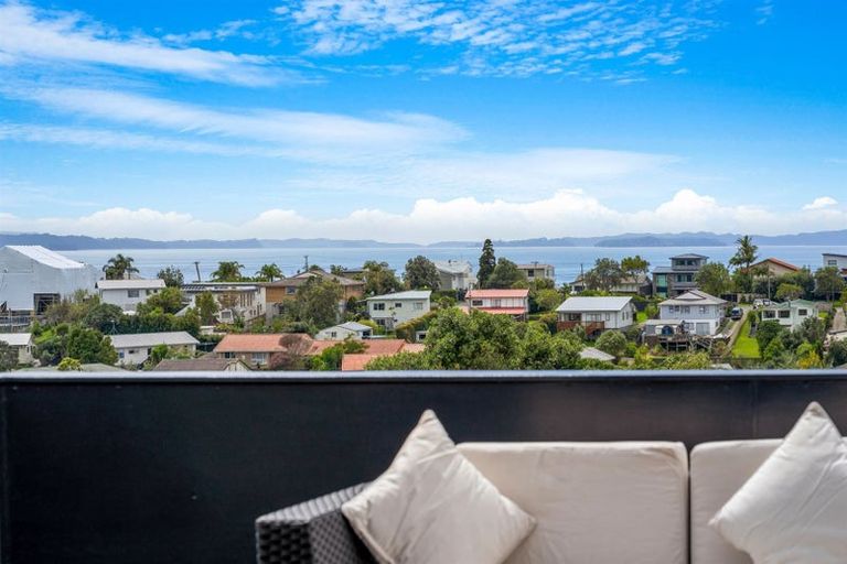 Photo of property in 52 Waiora Road, Stanmore Bay, Whangaparaoa, 0932