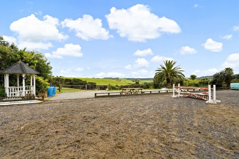 Photo of property in 132 Muriwai Valley Road, Muriwai, Waimauku, 0881