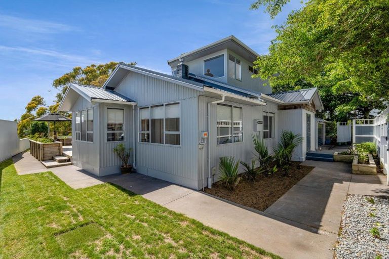 Photo of property in 377 Mangorei Road, Merrilands, New Plymouth, 4312