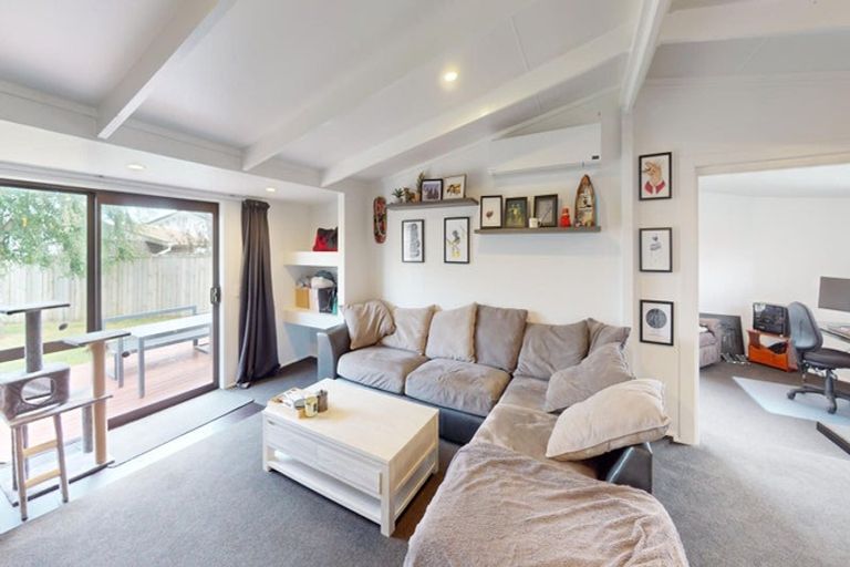 Photo of property in 23 Colonial Place, Kelvin Grove, Palmerston North, 4414