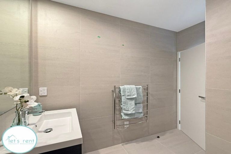 Photo of property in 2 Tara Lane, Manurewa, 2102