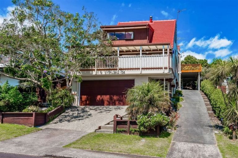 Photo of property in 1/3 Lynngate Place, Hillcrest, Auckland, 0627