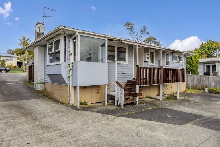 Photo of property in 57 Barrys Road, Glendene, Auckland, 0602