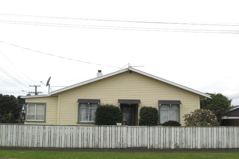Photo of property in 1 Rainsford Street, Moturoa, New Plymouth, 4310
