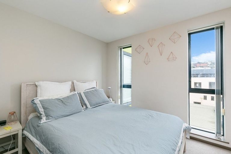 Photo of property in Dual Apartments, 511/142 Vivian Street, Te Aro, Wellington, 6011