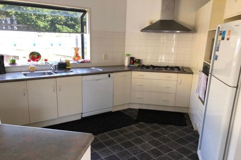 Photo of property in 18 Lobelia Rise, Goodwood Heights, Auckland, 2105