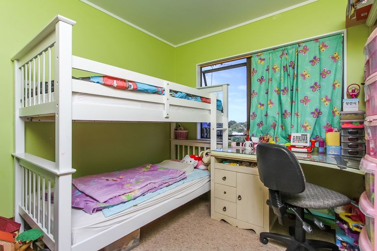Photo of property in 92 Lincoln Park Avenue, Massey, Auckland, 0614