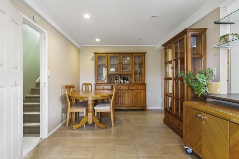 Photo of property in 9 Woodhouse Place, West Harbour, Auckland, 0618