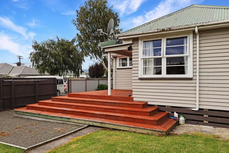 Photo of property in 15 Exchange Street, Ebdentown, Upper Hutt, 5018
