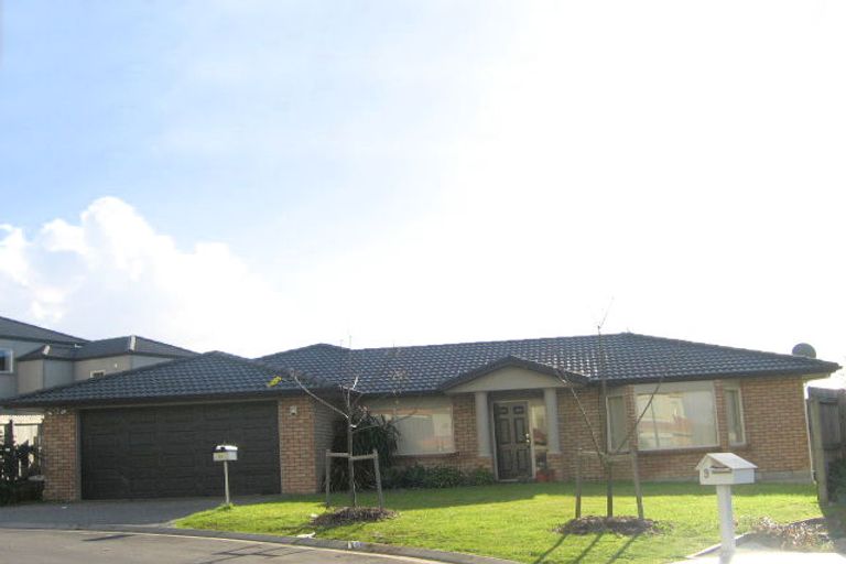 Photo of property in 11 Ballyward Close, East Tamaki, Auckland, 2013
