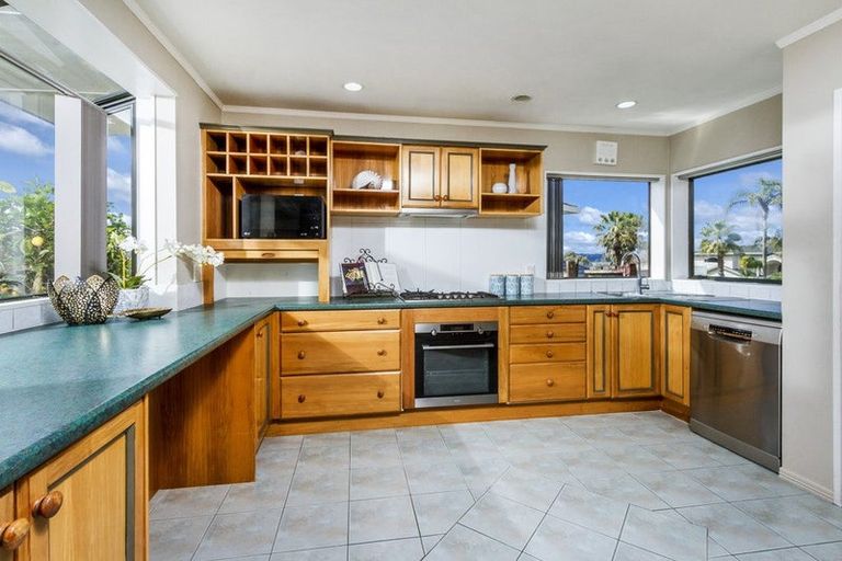 Photo of property in 5 Tornado Place, West Harbour, Auckland, 0618