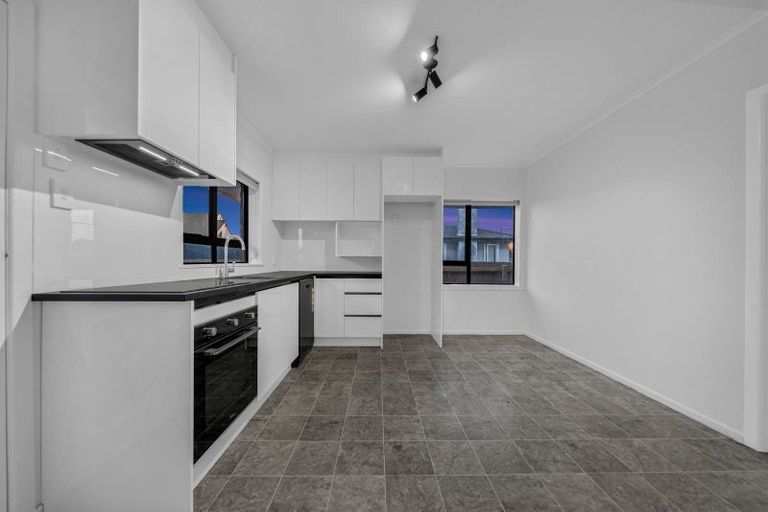 Photo of property in 12 Hunua Road, Papakura, 2110