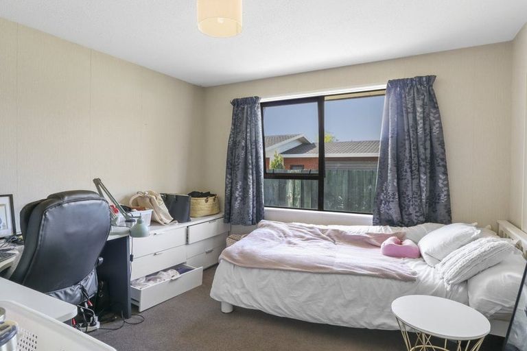 Photo of property in 2/14 Momorangi Crescent, Redwood, Christchurch, 8051