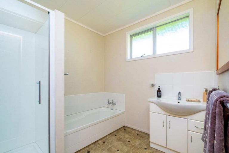 Photo of property in 25 Tauroa Road, Havelock North, 4130
