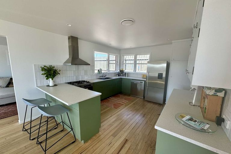 Photo of property in 10 Tirowhanga Road, Paremata, Porirua, 5024