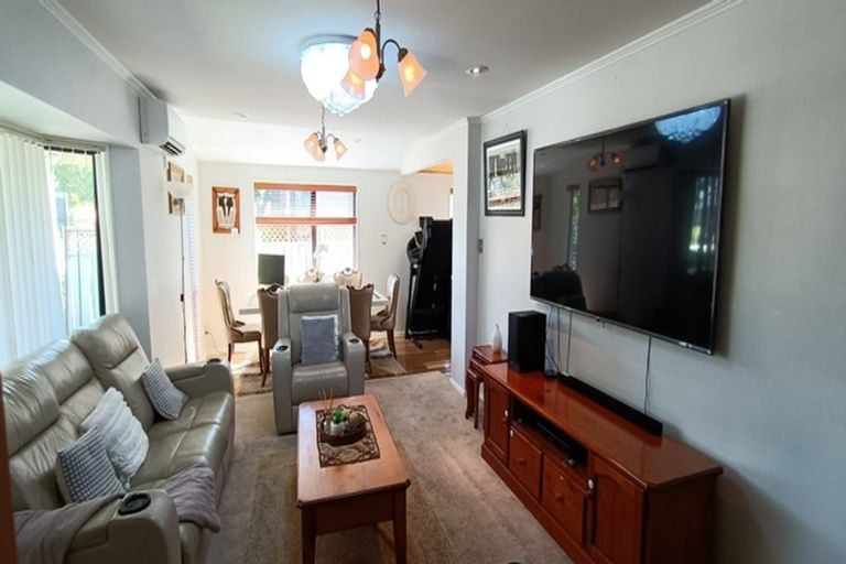 Photo of property in 58 Carnoustie Drive, Wattle Downs, Auckland, 2103
