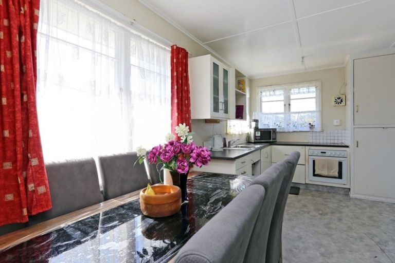 Photo of property in 112 Warwick Road, Mayfair, Hastings, 4122