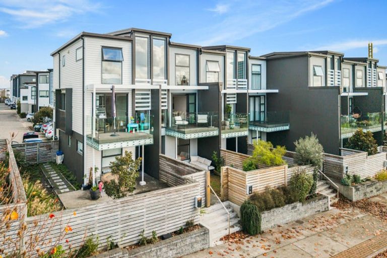 Photo of property in 18 Memorial Park Lane, Hobsonville, Auckland, 0618