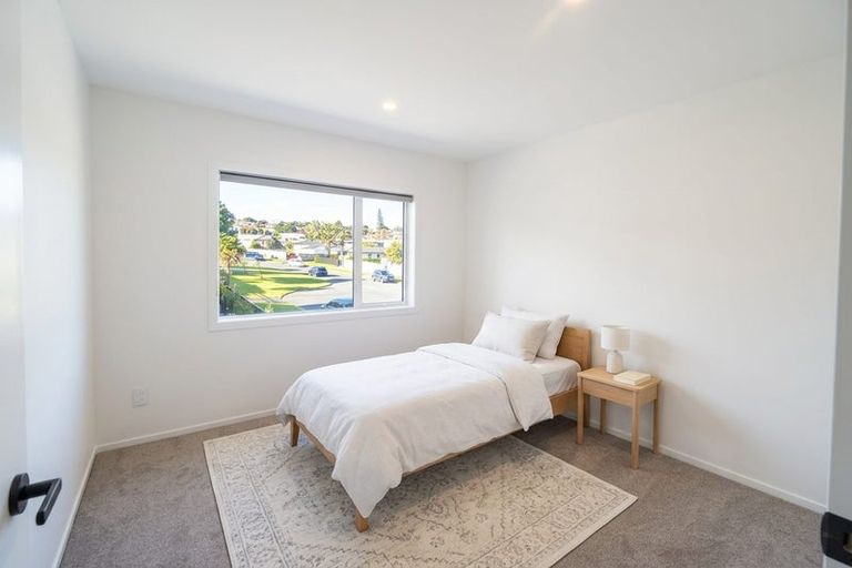 Photo of property in 23a Crosby Road, West Harbour, Auckland, 0618