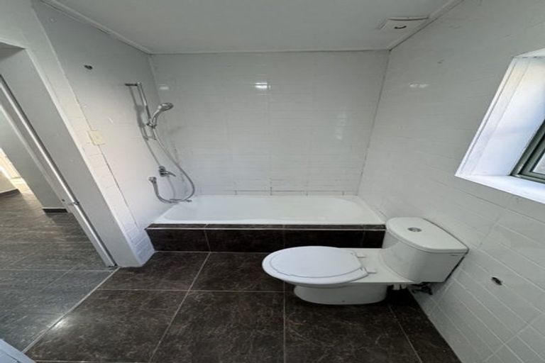Photo of property in 17 Gray Avenue, Mangere East, Auckland, 2024
