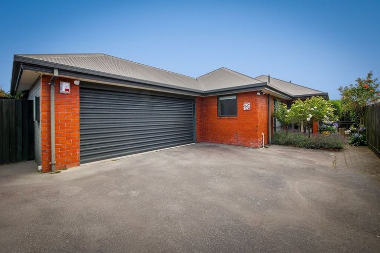 Photo of property in 2/113 Avonhead Road, Avonhead, Christchurch, 8042