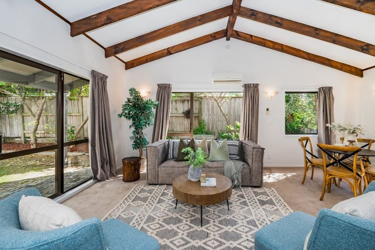 Photo of property in 24 Island View Terrace, Waikanae Beach, Waikanae, 5036