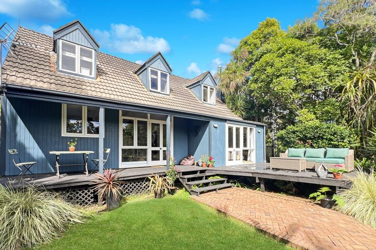 Photo of property in 9 Brownie Road, Laingholm, Auckland, 0604