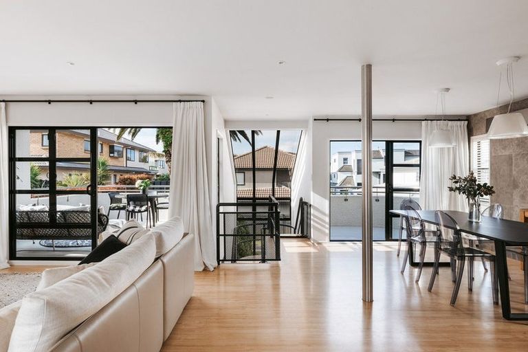 Photo of property in 21a Sunbrae Grove, Mount Maunganui, 3116