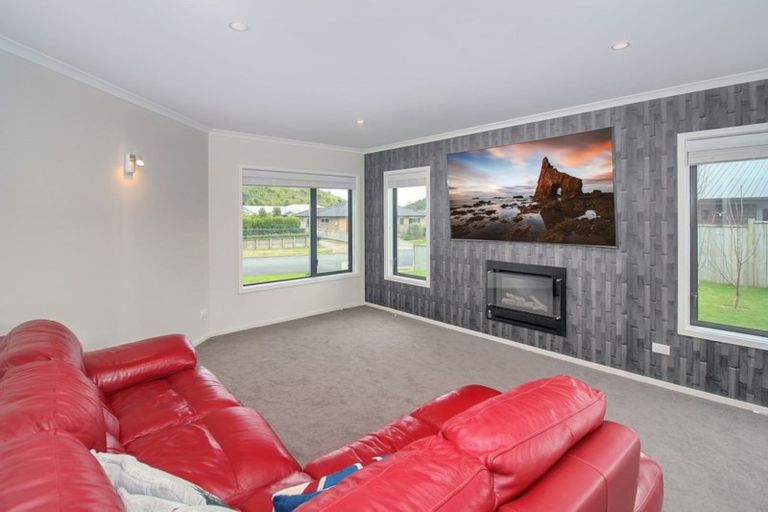 Photo of property in 27 Fernbrook Drive, Hurworth, New Plymouth, 4310