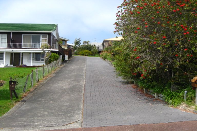 Photo of property in 99 Pacific Parade, Army Bay, Whangaparaoa, 0930