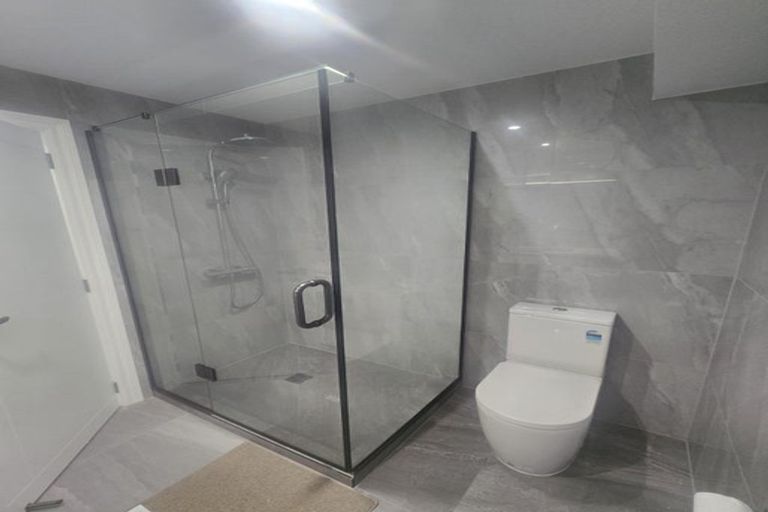 Photo of property in 1 Bartells Drive, Goodwood Heights, Auckland, 2105