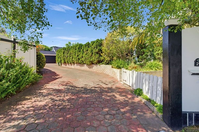 Photo of property in 21 Rawene Street, Waikanae, 5036