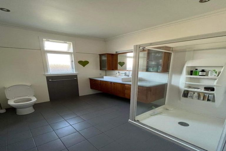 Photo of property in 15 Tregarth Street, Saint Johns Hill, Whanganui, 4501