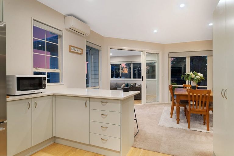 Photo of property in 50 Settlers Grove, Orewa, 0931