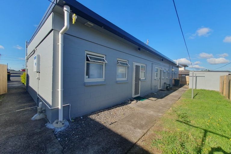 Photo of property in 15 Grande Vue Road, Papatoetoe, Auckland, 2025