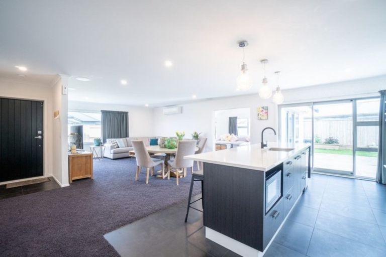 Photo of property in 6 Waimarama Court, Roslyn, Palmerston North, 4414