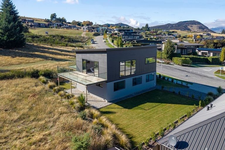 Photo of property in 60 Kirimoko Crescent, Wanaka, 9305