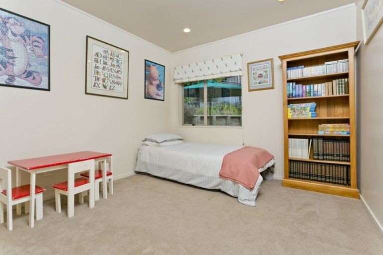 Photo of property in 8 Falstone Lane, Browns Bay, Auckland, 0630