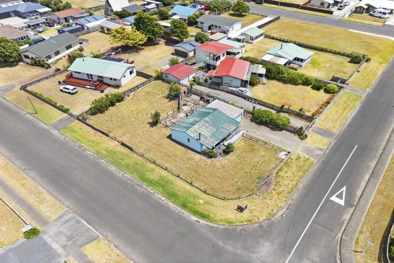Photo of property in 7 Takitimu Street, Waitarere Beach, Levin, 5510